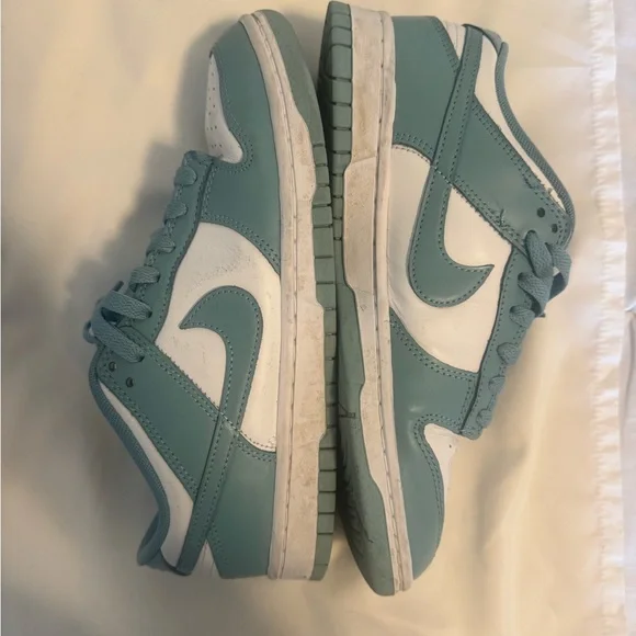 Nike Dunk Low
Denim Turquoise - Picture 2 of 3